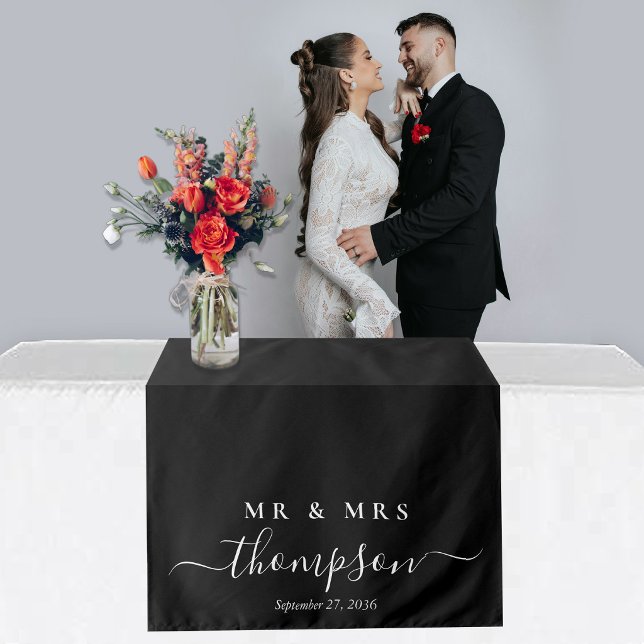 Tenture Chemin de table personnalisé de mariage M. & Mme. (Wedding Table Runner Personalized Mr. & Mrs. Tapestry)