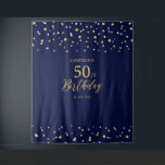 Tenture Cinquante | Gold & Navy 50th Birthday Party Contex<br><div class="desc">Cette tapisserie moderne est parfaite pour une fête d'anniversaire chic bleu marine et or. Vos invités apprécieront de prendre une photo avec cette toile de fond sophistiquée de fête et de se souvenir de votre journée spéciale. Le design comprend une typographie dorée " 50ème anniversaire " et un arrière -...</div>