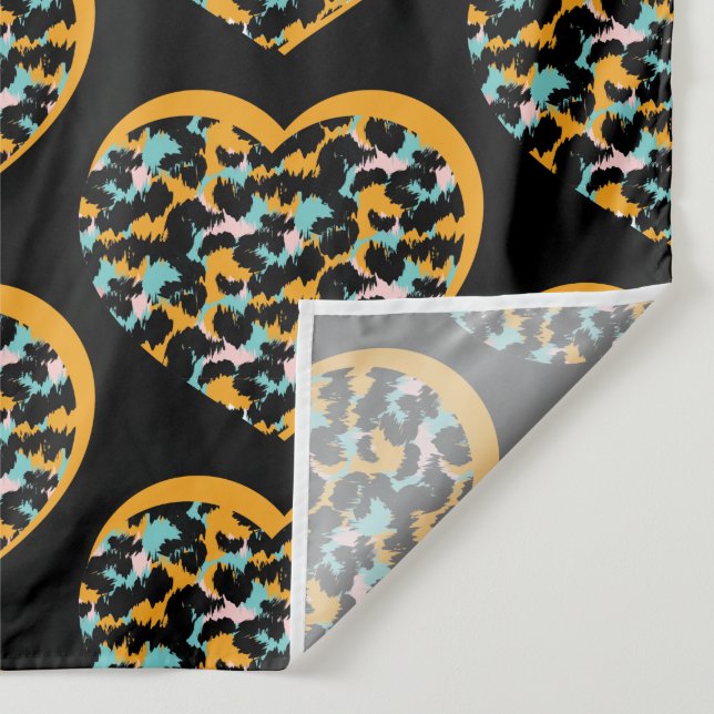 Tenture Cœurs à motif imprimé animal  (Détail)
