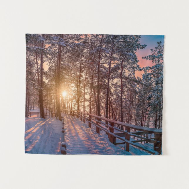 Tenture Coucher de soleil dans la pinède enneigée avec ray (Devant (Horizontal))