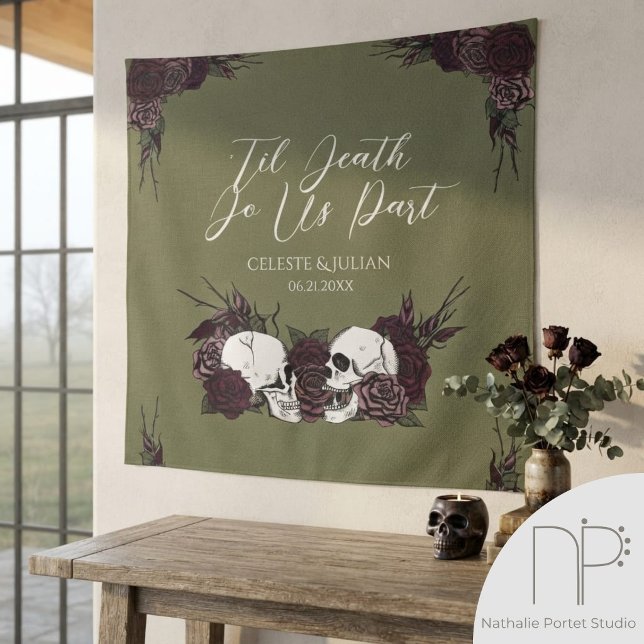 Tenture Crâne Floral Vert Olive Gothic Til Death (Gothic Til Death Olive Green Floral Skull Tapestry features hand drawn ink skulls, lush dark florals)