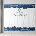 Tenture Custom Bar Mitzvah Party Navy Blue Photo Boot<br><div class="desc">L'élégante agate bleu marine et or orne le côté de cette tapisserie moderne du stand de photos du parti Bar Mitzvah. Le nom de votre fils est écrit dans une belle écriture formelle sous l'Étoile de David. Parfait pour une famille juive chic et élégante célébrant l'appel de leur fils à...</div>