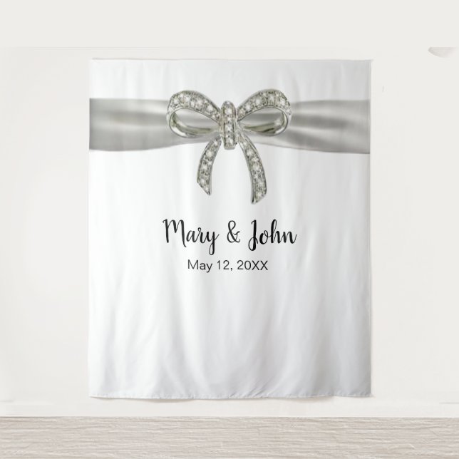 Tenture Décor de mariage à ruban blanc et nœud diamant en  (Devant)