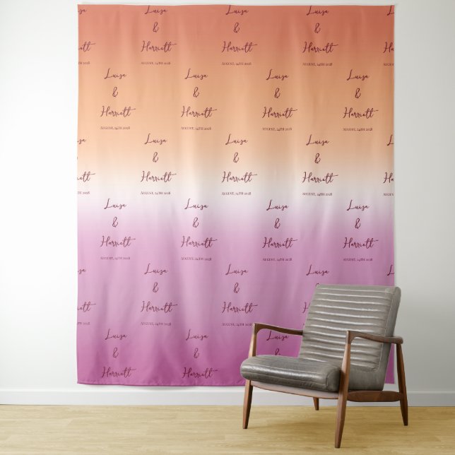 Tenture Dégradé du drapeau de la fierté du mariage lesbien (En situation)