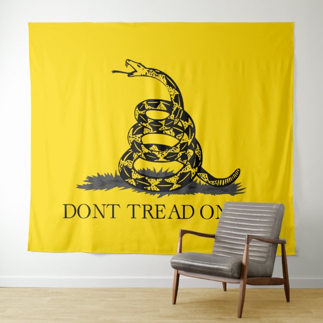 Tenture Drapeau Gadsden jaune classique Ne marchez pas sur (En situation (horizontale))