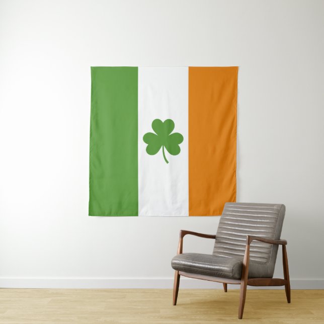 Tenture Drapeau irlandais de la Saint Patrick avec Shamroc (En situation)