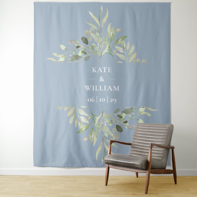 Tenture Dusty Blue Greenery Mariage Photo Booth Backdrop (En situation)