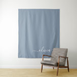 Tenture Dusty Blue minimaliste moderne Monogramme élégant<br><div class="desc">Découvrez notre Dusty Blue Minimalist Modern Monogram Elegant Collection : Elevez votre style avec une sophistication sobre et un charme intemporel. Notre collection présente des motifs minimalistes dans une teinte bleu roux apaisante, rehaussée d'élégants monogrammes adaptés à votre goût personnel. De la papeterie raffinée aux accessoires polyvalents, chaque pièce de...</div>
