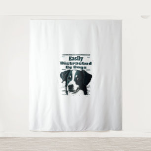Tenture Facilement Distrait Par Les Chiens