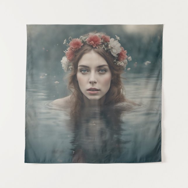Tenture Femme aux fleurs sur la tête flottant dans un étan (Devant)