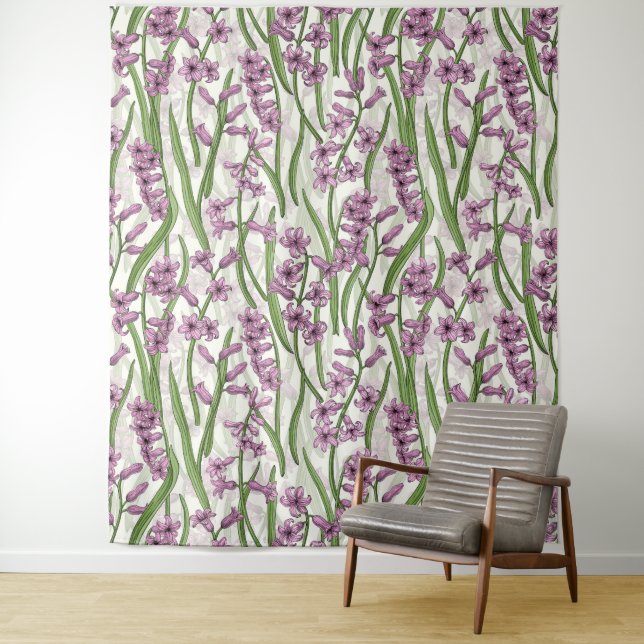 Tenture Fleurs de Hyacinth rose sur blanc naturel (En situation)