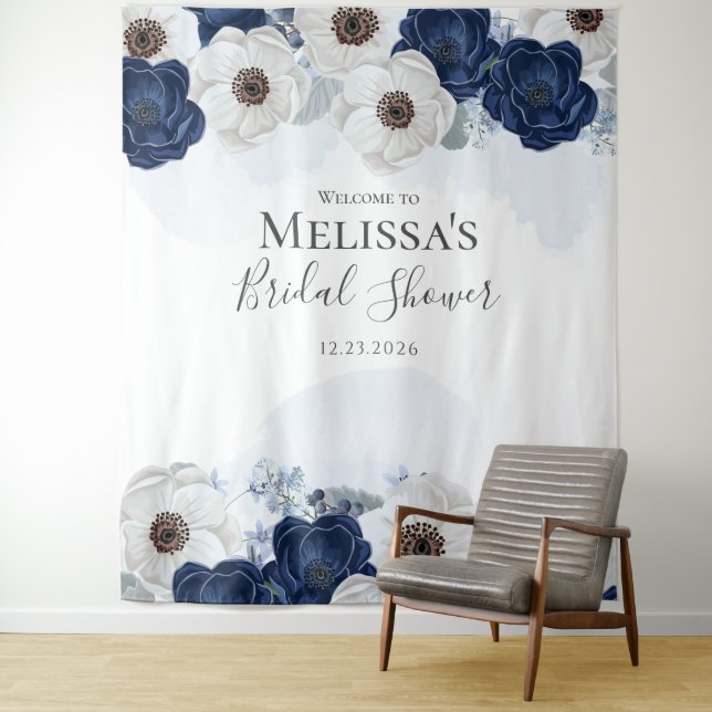 Tenture Fleurs de mariage aquarelle bleu marine (En situation)