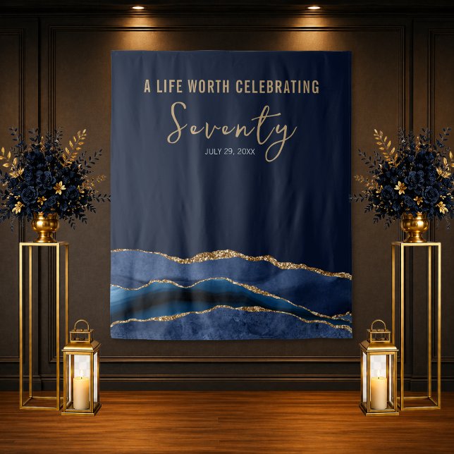 Tenture Fond de décoration Navy Gold Agate pour 70e annive (Navy gold 70th birthday backdrop with agate design for elegant luxury party setup)