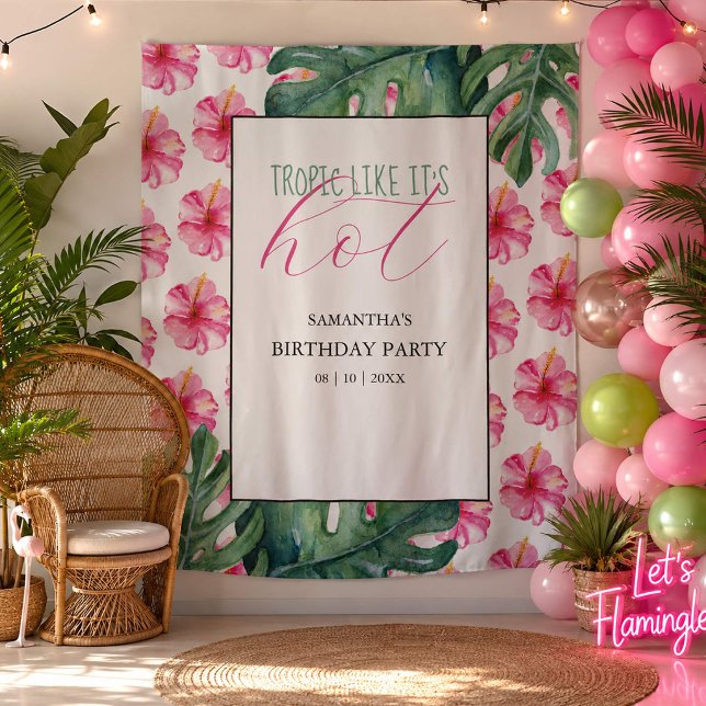 Tenture Fond de fête d'anniversaire Fleur Rose Tropicale (Tropical party theme selfie background in room with palm leaves and pink hibiscus flowers)
