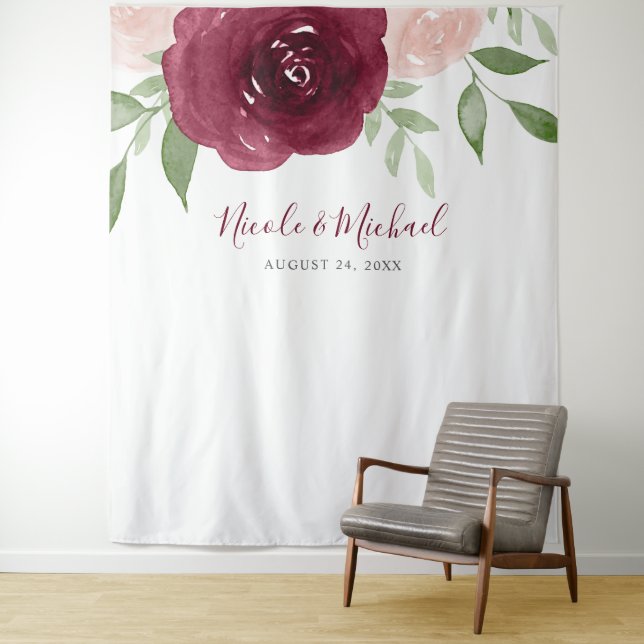 Tenture Fond de mariage floral aquarelle burgundy (En situation)