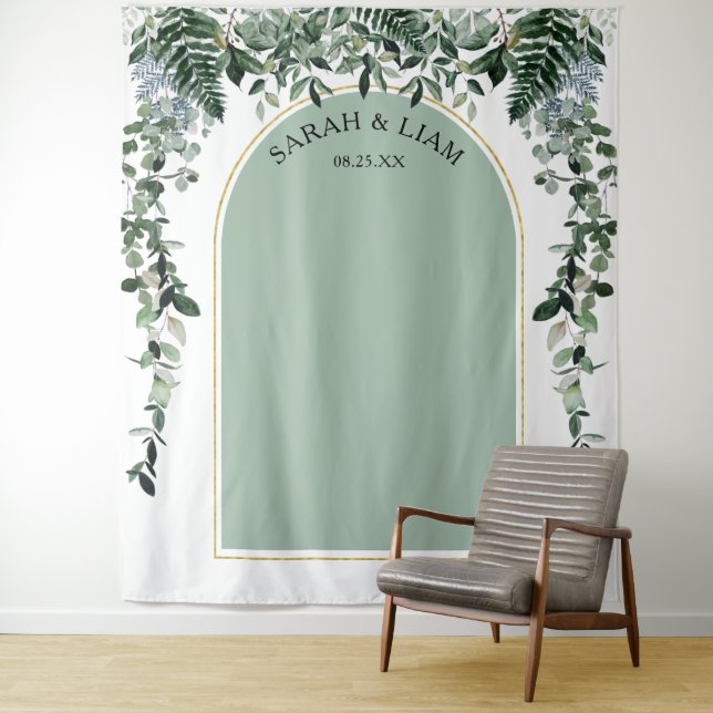 Tenture Fond de mariage vert sauge moderne avec arche de v (En situation)