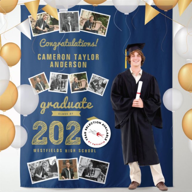 Tenture Fond de scène de fête de remise des diplômes 2026  (20YY Gold Sketch Graduation Party 9 Photo Backdrop by fat*fa*tin @ www.zazzle.com/color_therapy)