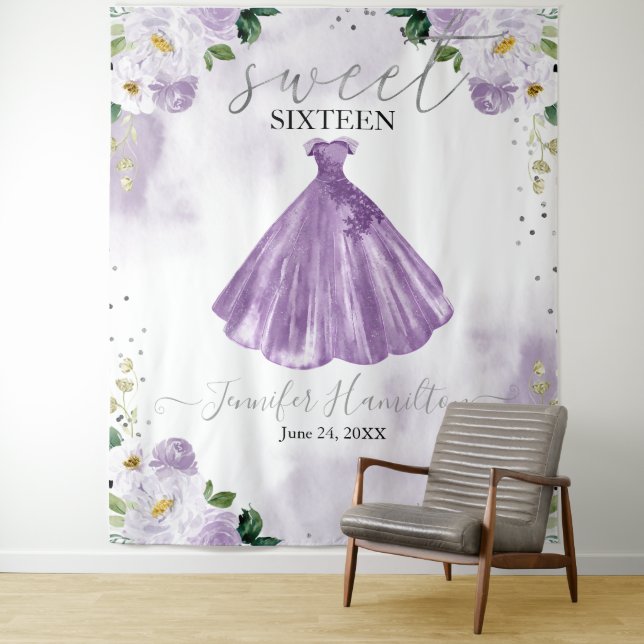 Tenture Fond pour Sweet 16 Robe rose à fleurs violettes (En situation)