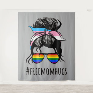 Tenture Free Mom Hugs IV - Arc-en-ciel Gay Trans messy bun