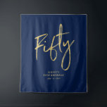 Tenture Gold & Navy Blue 50th Birthday Party Contexte<br><div class="desc">Cette tapisserie moderne est parfaite pour un 50ème anniversaire de mariage chic bleu marine et or. Vos invités apprécieront de prendre une photo avec cette toile de fond sophistiquée de fête et de se souvenir de votre journée spéciale. Le design comprend un script de brosse doré " Fifty " avec...</div>