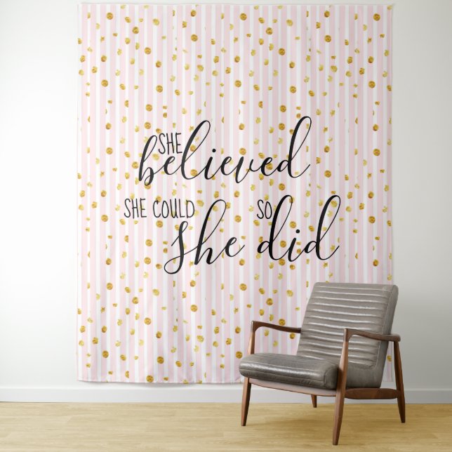 Tenture Gold & Pink Stripe Dot Elle Croyait Qu'Elle Pourra (En situation)