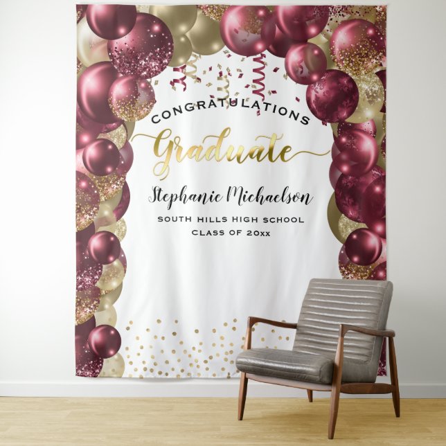 Tenture Graduation Party Bourgogne Gold Ballons Streamers (En situation)