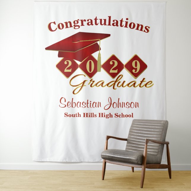 Tenture Graduation personnalisée Rouge & Gold Party Contex (En situation)