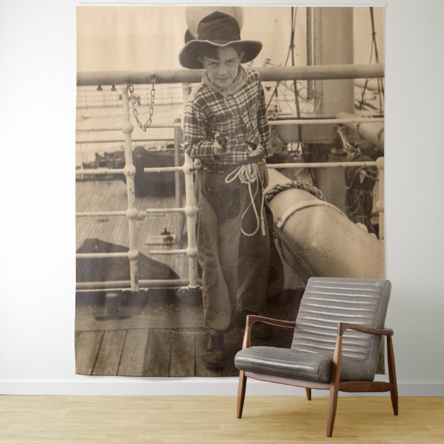 Tenture Jeune cow-boy de 1935 à bord d'un navire (En situation)
