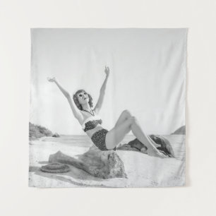 Tenture Jeune femme attirante en bikini sur la plage