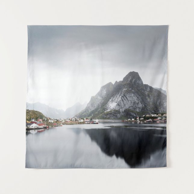 TENTURE LAC ENTOURÉ DE MAISONS ET DE MONTAGNES (Devant)