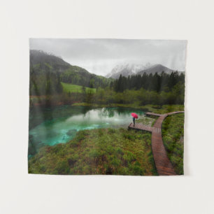 Tenture Lac vert parapluie rouge