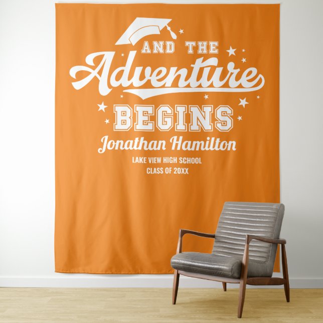 Tenture Le commencement de l'aventure Fond Orange pour la  (En situation)