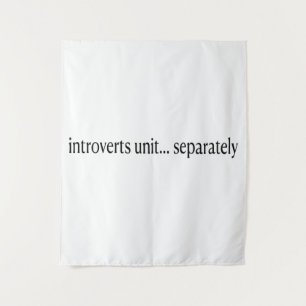 Tenture "Les introvertis s'unissent séparément"