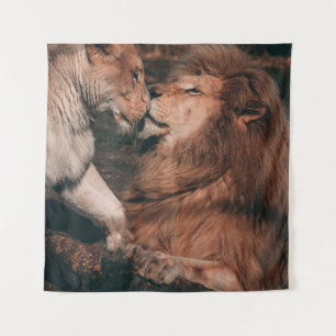 TENTURE LION ALLANT SUR ROCHE BROWN
