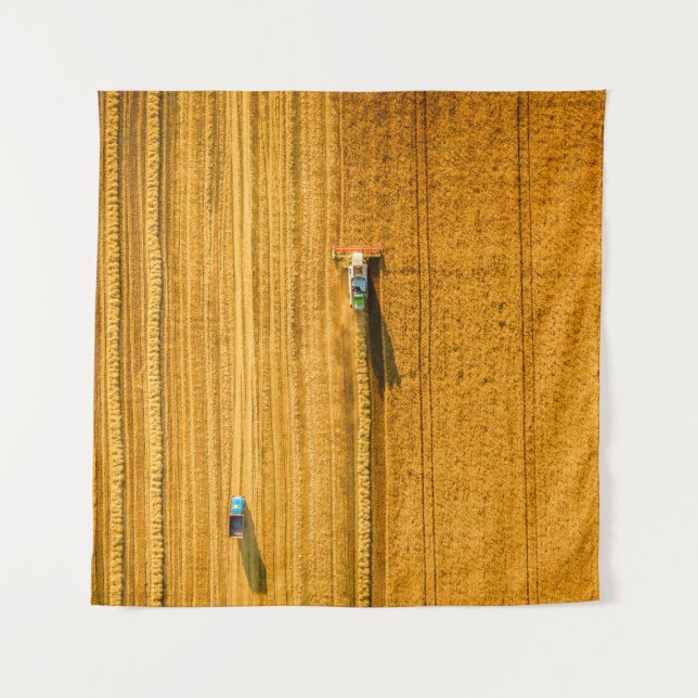 Tenture Machine de moissonneuse travaillant sur le terrain (Devant)