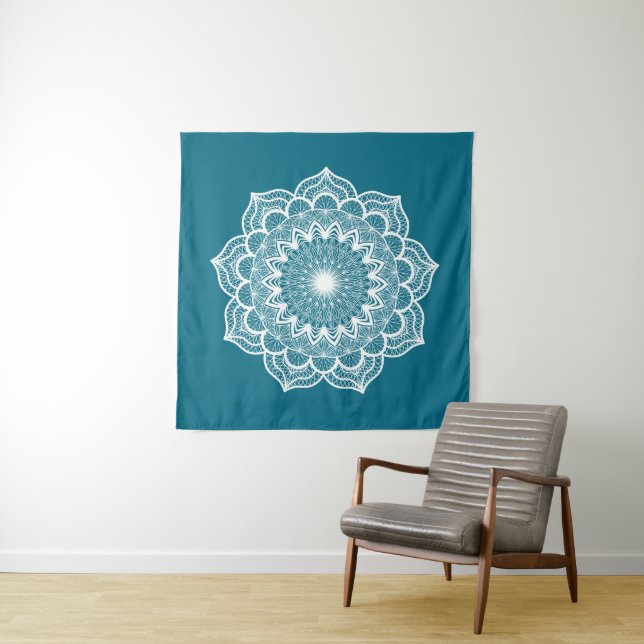 Tenture Mandala blanc sur fond bleu (En situation)