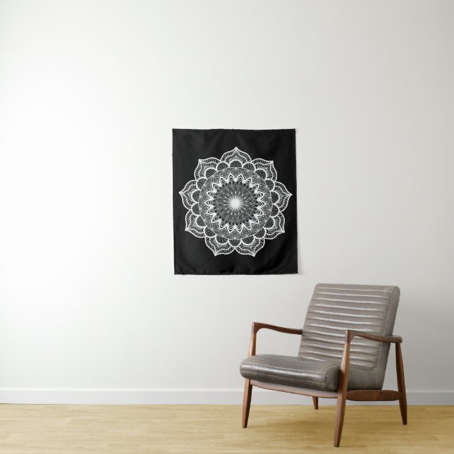 Tenture Mandala blanc sur fond noir (En situation)