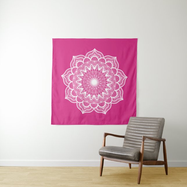 Tenture Mandala blanc sur fond rose (En situation)