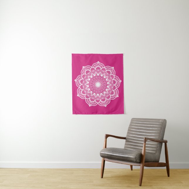 Tenture Mandala Blanc sur Fond Rose Petit (En situation)
