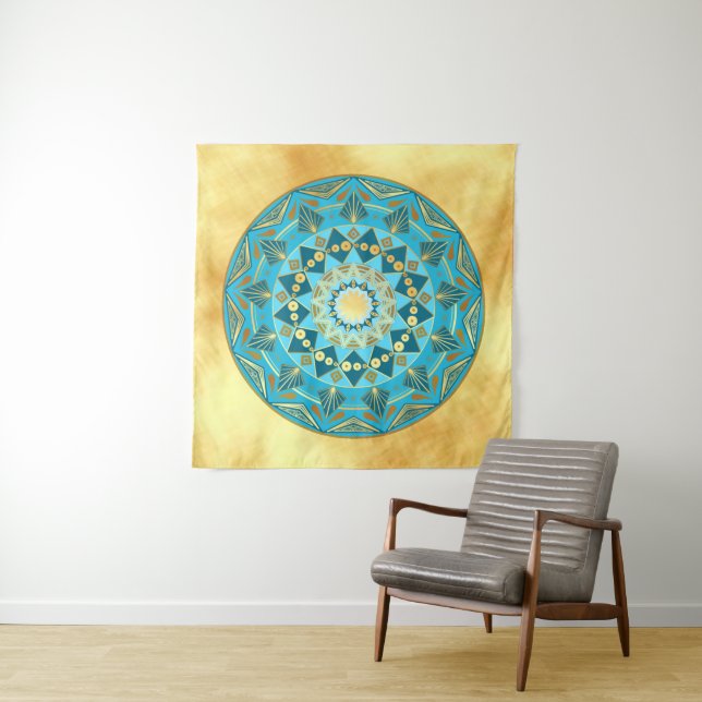 Tenture Mandala bleu or sur fond or doux (En situation)