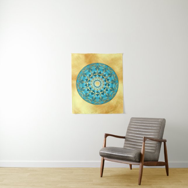 Tenture Mandala bleu or sur fond or doux (En situation)