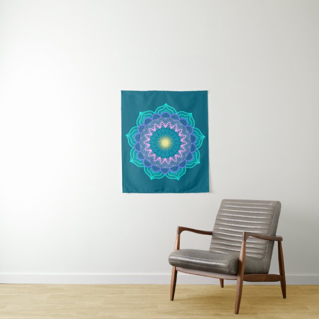Tenture Mandala Coloré sur Fond Bleu Petit (En situation)