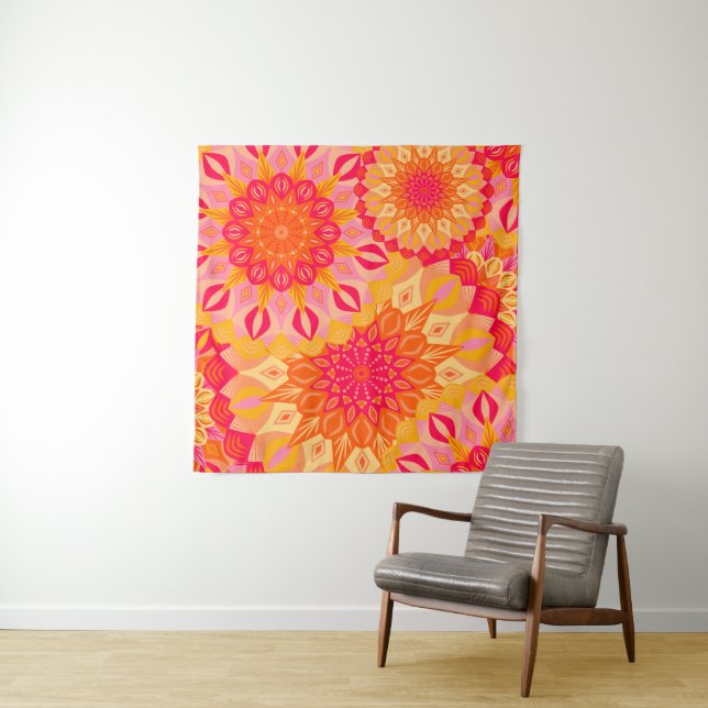 Tenture Mandala superposé orange rose jaune (En situation)