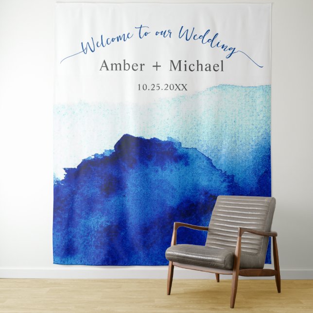 Tenture Mariage à l'aquarelle bleu indigo écriture moderne (En situation)