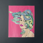 Tenture Medusa Pop art<br><div class="desc">Illustration pop art de Medusa qui a des cheveux faits à partir de huit serpents. Un design pour les personnes qui s'intéressent aux mythes et légendes grecques. Si elle te regarde dans les yeux, tu te tourneras vers la pierre.</div>