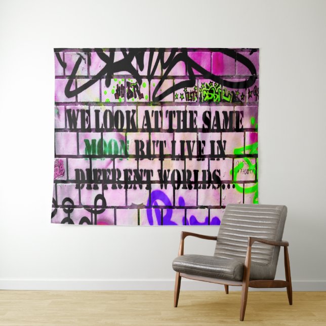 Tenture Même Lune Mondes Différents Graffiti Coloré (En situation (horizontale))