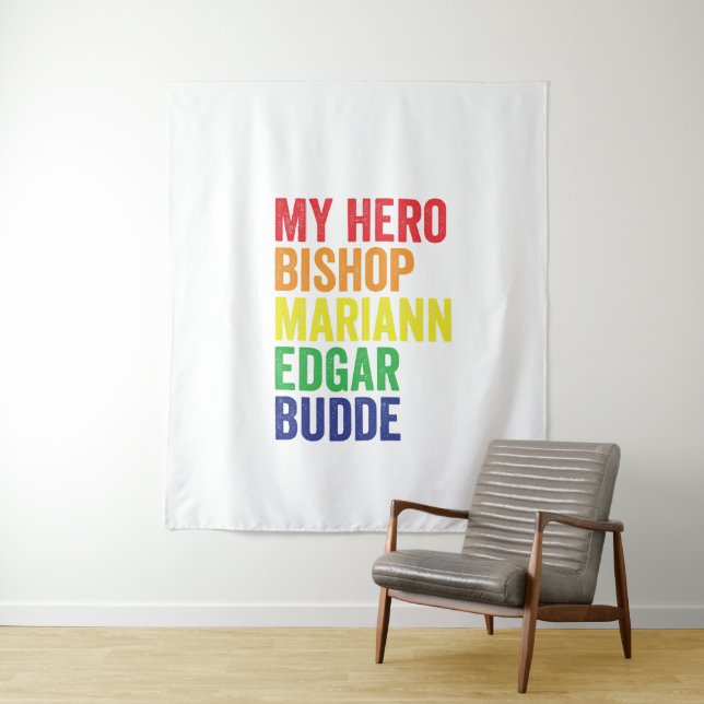 Tenture Mon héros Mgr Mariann Edgar Budde Trans LGBT (En situation)