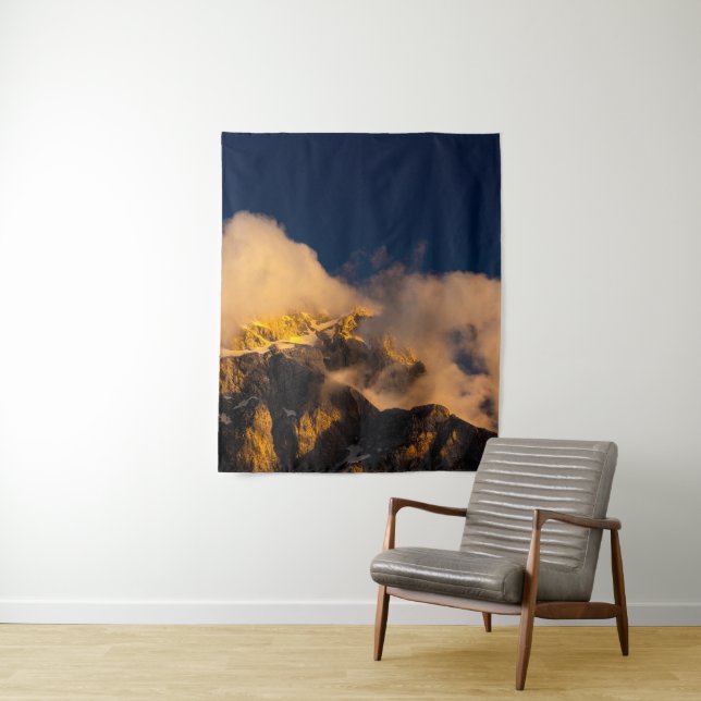 Tenture Montagnes ensoleillées couvertes de nuages (En situation)