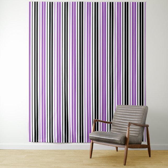Tenture Motif de rayures blanches noires violettes  (En situation)