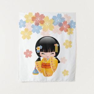 Tenture Murale Poupée d'été Kokeshi - Kimono Jaune Geisha Girl
